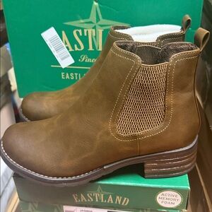 Brand New Eastland Jasmine Brown Bomber Boots Women’s Size 10